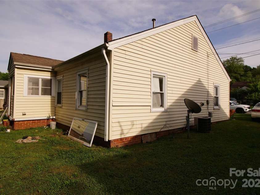 615 Mauney Avenue, Kings Mountain, NC 28086.  MLS# CAR4251484, YatesRealty ID 8663. 