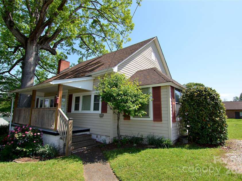 218 Church Street, Marion, NC 28752.  MLS# CAR4249315, YatesRealty ID 8665. 