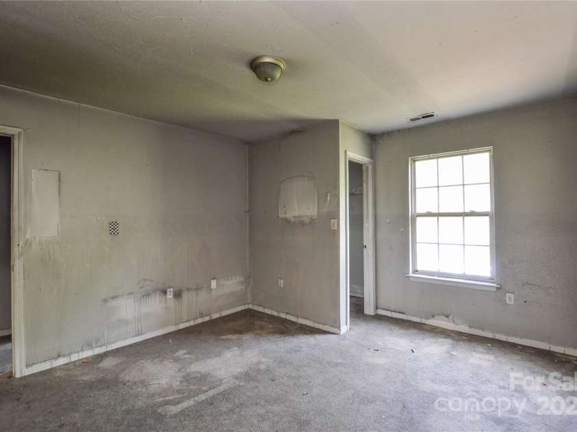 5219 Biederbeck Drive, Charlotte, NC 28212.  MLS# CAR4248712, YatesRealty ID 8667. 