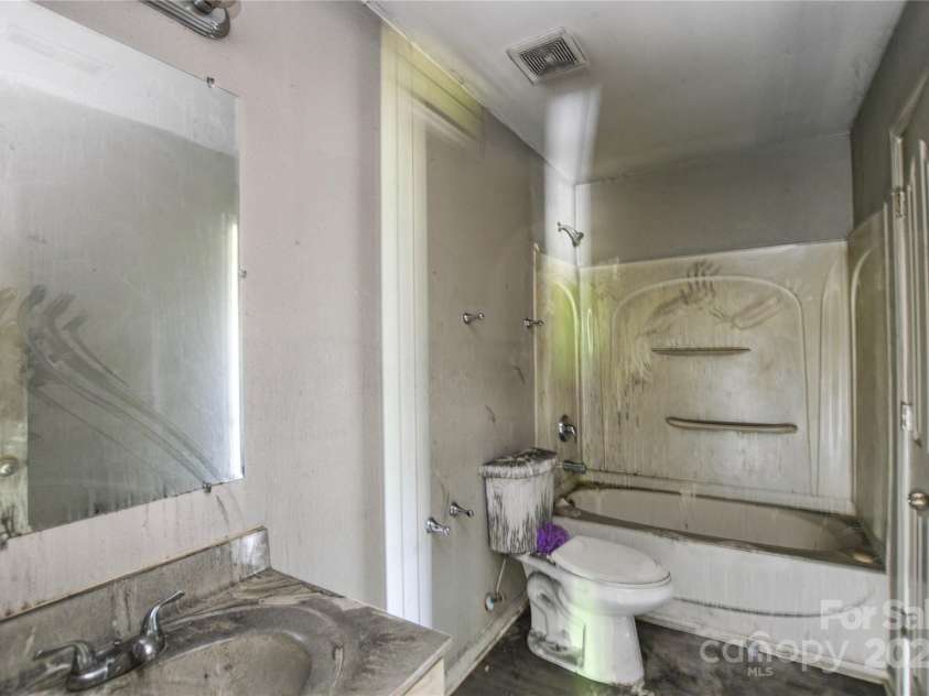 5219 Biederbeck Drive, Charlotte, NC 28212.  MLS# CAR4248712, YatesRealty ID 8667. 