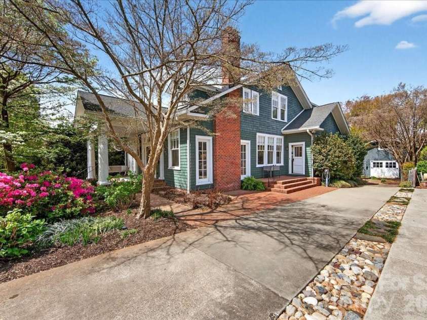 506 Hermitage Court, Charlotte, NC 28207.  MLS# CAR4357309, YatesRealty ID 8668. 