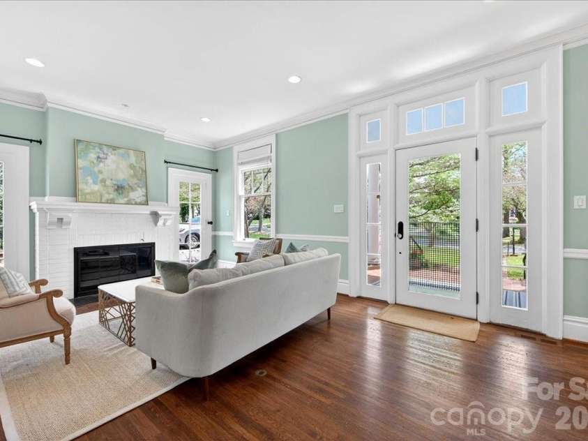 506 Hermitage Court, Charlotte, NC 28207.  MLS# CAR4357309, YatesRealty ID 8668. 