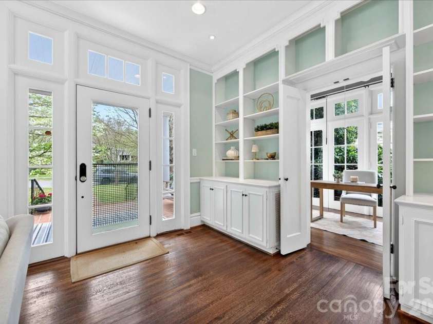 506 Hermitage Court, Charlotte, NC 28207.  MLS# CAR4357309, YatesRealty ID 8668. 