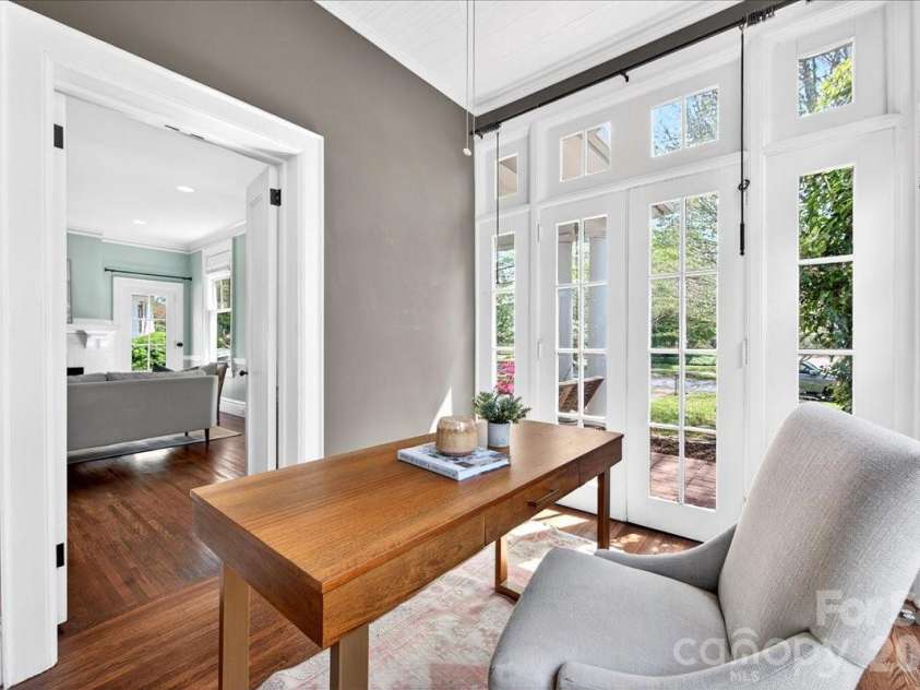 506 Hermitage Court, Charlotte, NC 28207.  MLS# CAR4357309, YatesRealty ID 8668. 