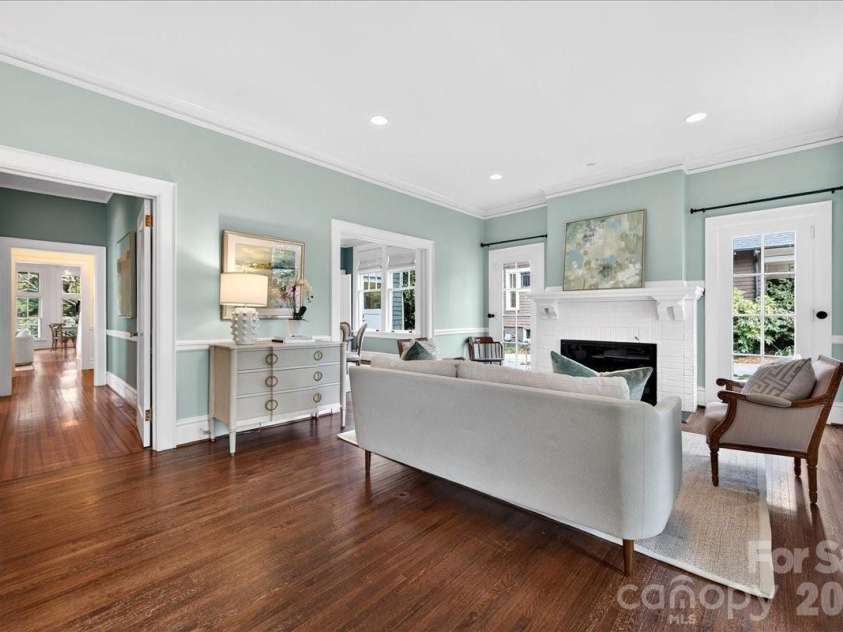506 Hermitage Court, Charlotte, NC 28207.  MLS# CAR4357309, YatesRealty ID 8668. 