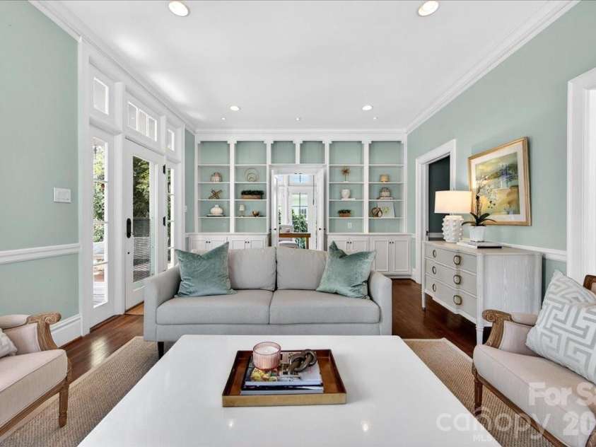 506 Hermitage Court, Charlotte, NC 28207.  MLS# CAR4357309, YatesRealty ID 8668. 