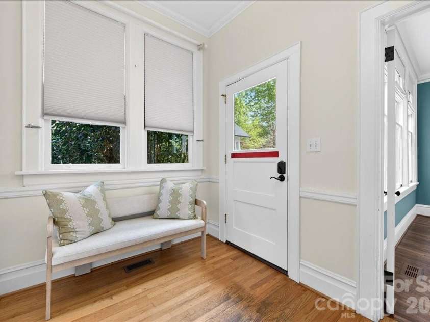 506 Hermitage Court, Charlotte, NC 28207.  MLS# CAR4357309, YatesRealty ID 8668. 