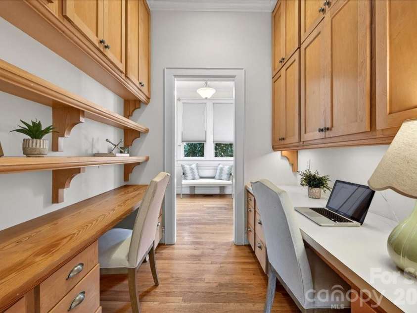 506 Hermitage Court, Charlotte, NC 28207.  MLS# CAR4357309, YatesRealty ID 8668. 