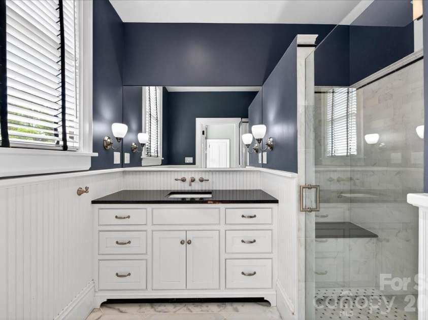 506 Hermitage Court, Charlotte, NC 28207.  MLS# CAR4357309, YatesRealty ID 8668. 