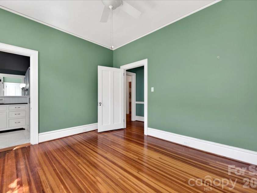 506 Hermitage Court, Charlotte, NC 28207.  MLS# CAR4357309, YatesRealty ID 8668. 