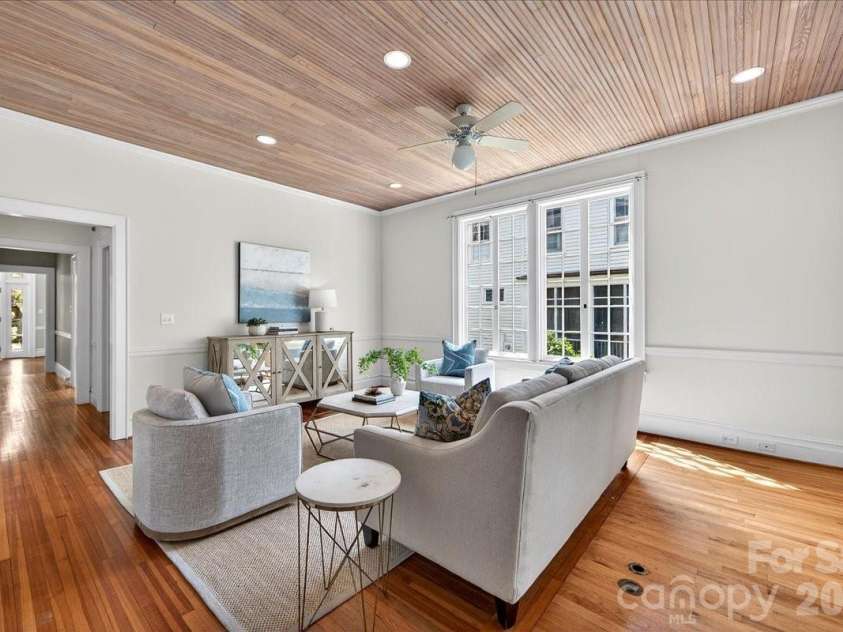 506 Hermitage Court, Charlotte, NC 28207.  MLS# CAR4357309, YatesRealty ID 8668. 