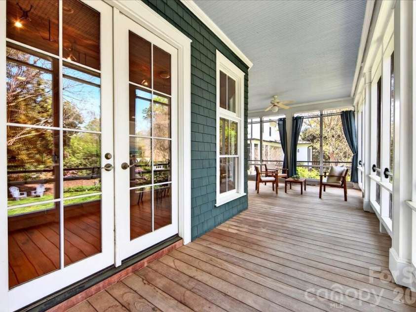506 Hermitage Court, Charlotte, NC 28207.  MLS# CAR4357309, YatesRealty ID 8668. 