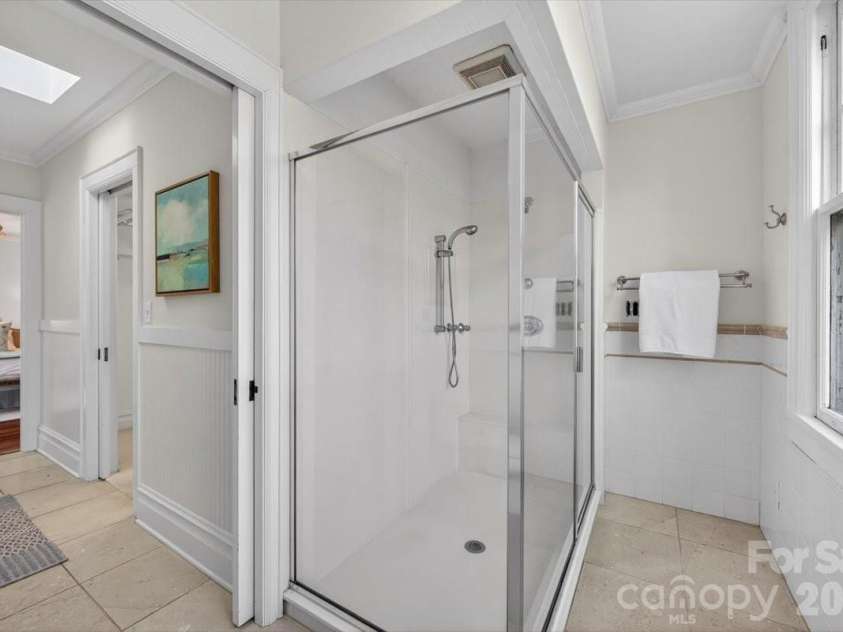 506 Hermitage Court, Charlotte, NC 28207.  MLS# CAR4357309, YatesRealty ID 8668. 