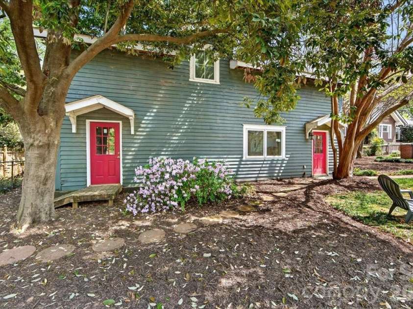 506 Hermitage Court, Charlotte, NC 28207.  MLS# CAR4357309, YatesRealty ID 8668. 