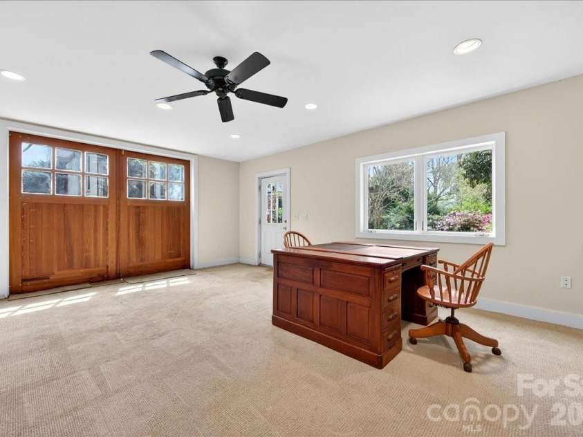 506 Hermitage Court, Charlotte, NC 28207.  MLS# CAR4357309, YatesRealty ID 8668. 