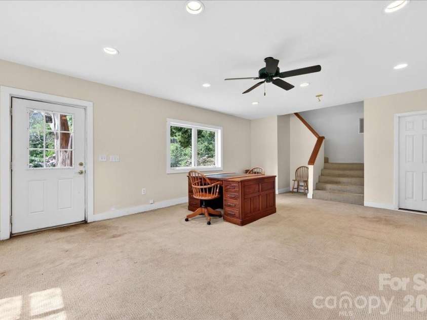 506 Hermitage Court, Charlotte, NC 28207.  MLS# CAR4357309, YatesRealty ID 8668. 