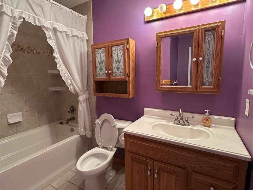 1215 Wiltshire Drive, Kannapolis, NC 28081.  MLS# CAR4360332, YatesRealty ID 8669. Hall Bath