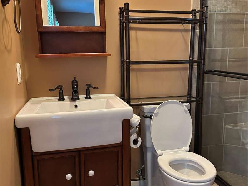 1215 Wiltshire Drive, Kannapolis, NC 28081.  MLS# CAR4360332, YatesRealty ID 8669. Primary Bath