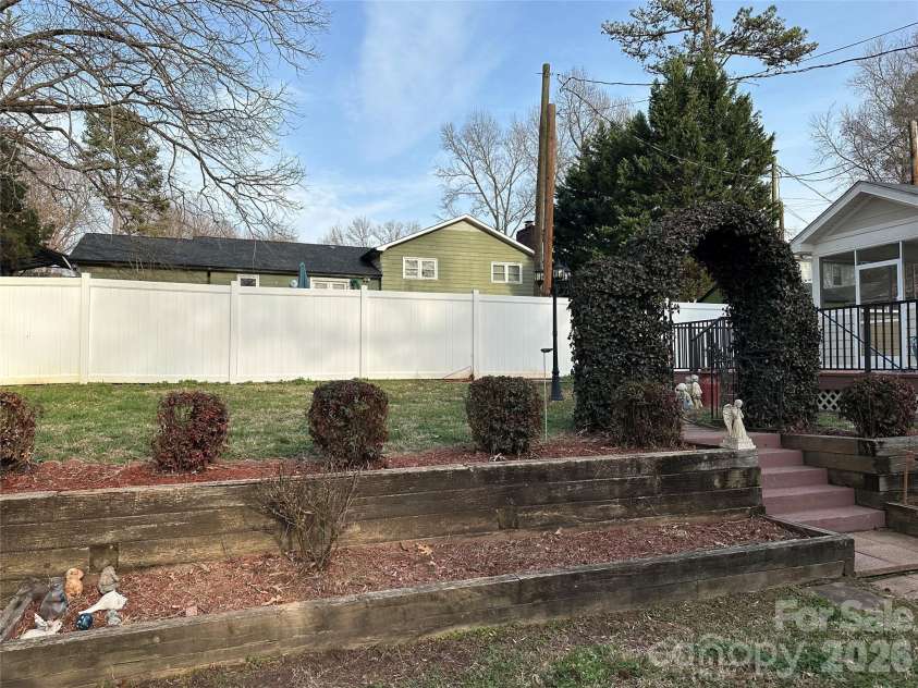 1215 Wiltshire Drive, Kannapolis, NC 28081.  MLS# CAR4360332, YatesRealty ID 8669. Yard