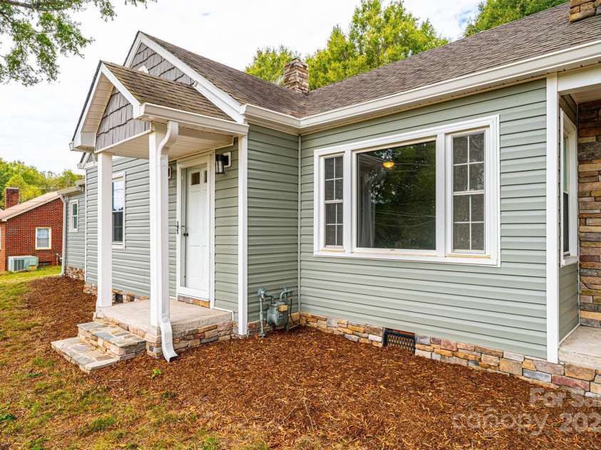 2186 NC 10 Highway, Newton, NC 28658.  MLS# CAR4193920, YatesRealty ID 867. 