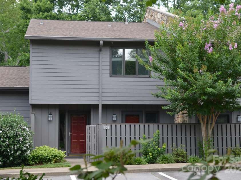 609 Crowfields Lane, Asheville, NC 28803.  MLS# CAR4278322, YatesRealty ID 867. 