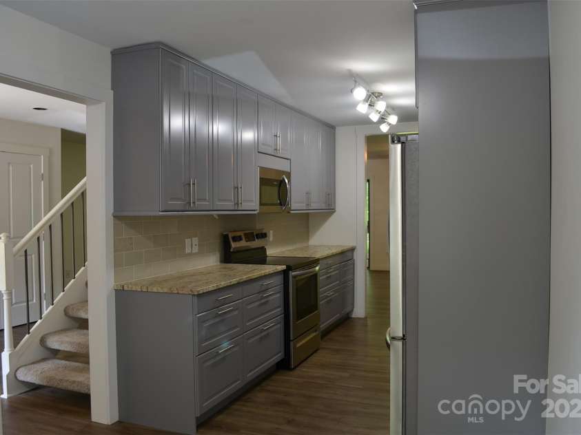 609 Crowfields Lane, Asheville, NC 28803.  MLS# CAR4278322, YatesRealty ID 867. 