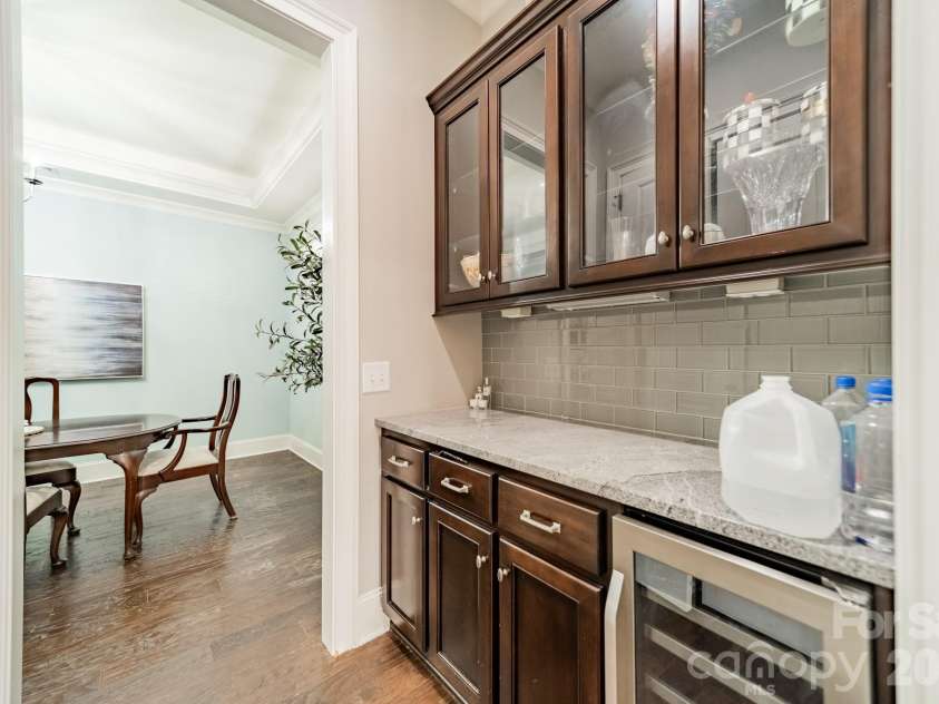131 Boyce Road, Charlotte, NC 28211.  MLS# CAR4313027, YatesRealty ID 8671. 