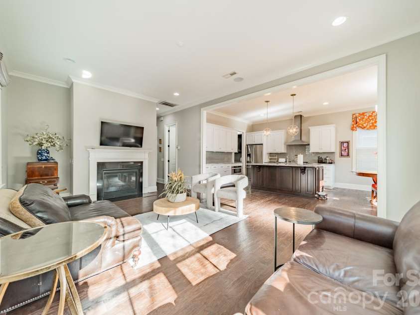 131 Boyce Road, Charlotte, NC 28211.  MLS# CAR4313027, YatesRealty ID 8671. 