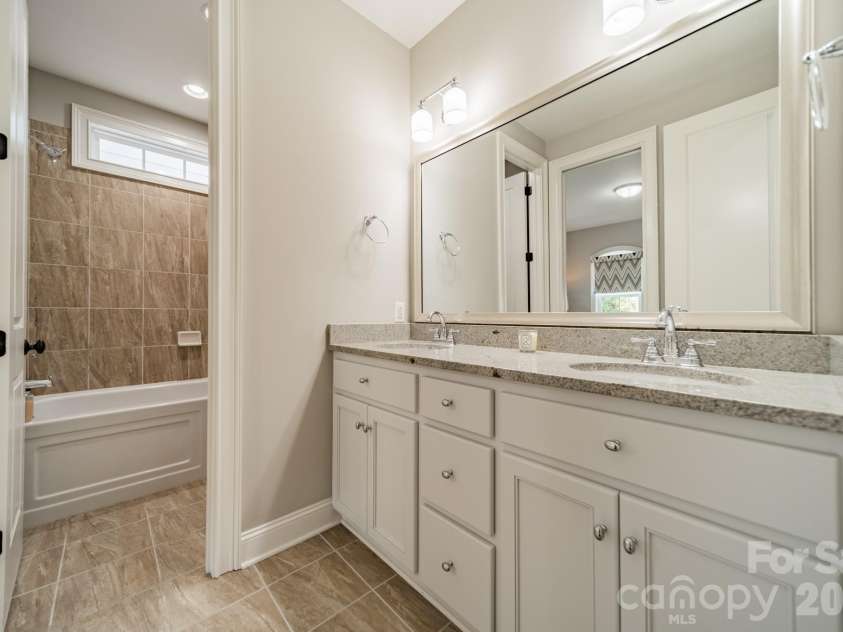 131 Boyce Road, Charlotte, NC 28211.  MLS# CAR4313027, YatesRealty ID 8671. 