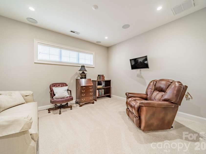 131 Boyce Road, Charlotte, NC 28211.  MLS# CAR4313027, YatesRealty ID 8671. 