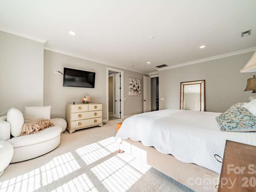 131 Boyce Road, Charlotte, NC 28211.  MLS# CAR4313027, YatesRealty ID 8671. 
