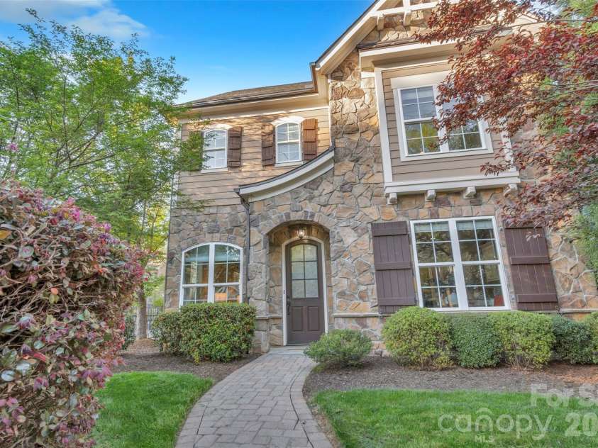 131 Boyce Road, Charlotte, NC 28211.  MLS# CAR4313027, YatesRealty ID 8671. 
