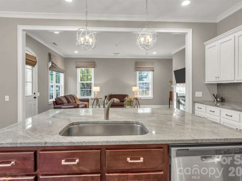 131 Boyce Road, Charlotte, NC 28211.  MLS# CAR4313027, YatesRealty ID 8671. 
