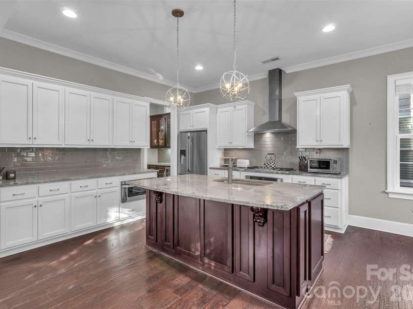131 Boyce Road, Charlotte, NC 28211.  MLS# CAR4313027, YatesRealty ID 8671. 