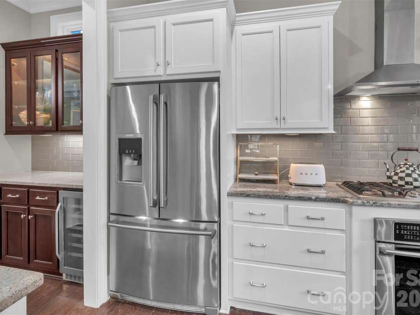 131 Boyce Road, Charlotte, NC 28211.  MLS# CAR4313027, YatesRealty ID 8671. 