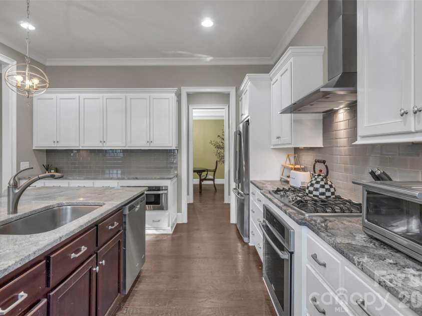 131 Boyce Road, Charlotte, NC 28211.  MLS# CAR4313027, YatesRealty ID 8671. 