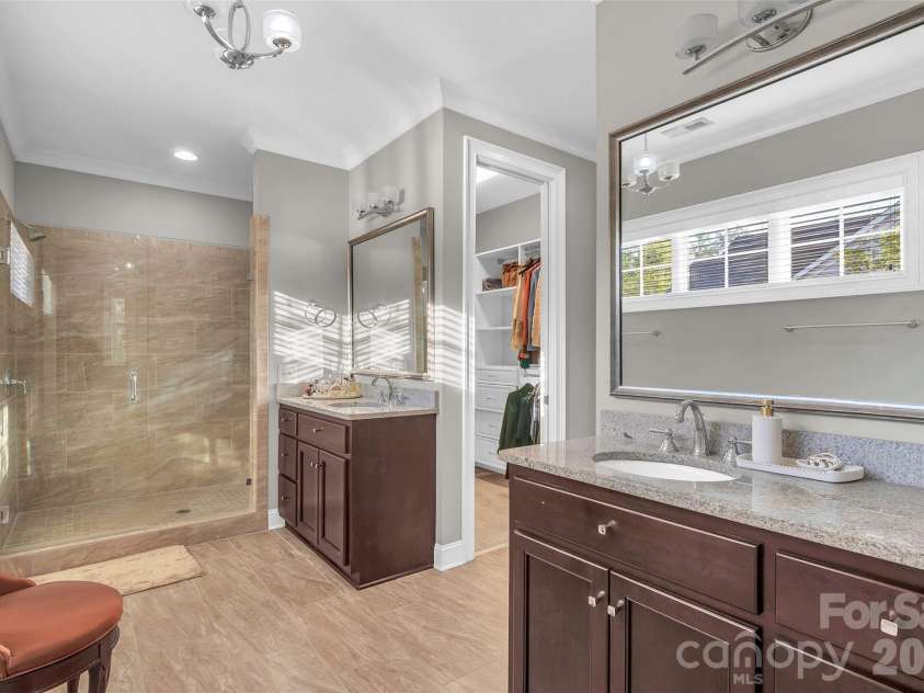 131 Boyce Road, Charlotte, NC 28211.  MLS# CAR4313027, YatesRealty ID 8671. 