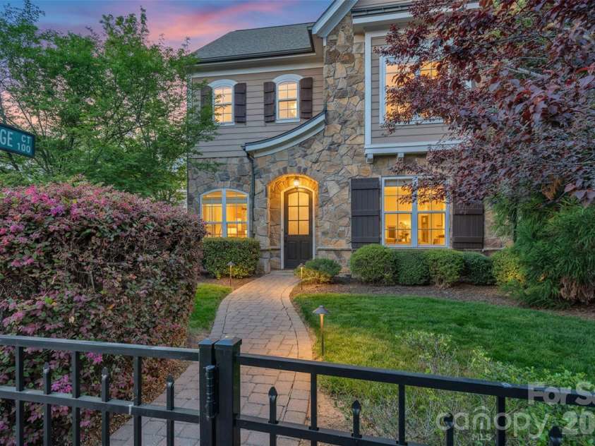 131 Boyce Road, Charlotte, NC 28211.  MLS# CAR4313027, YatesRealty ID 8671. 