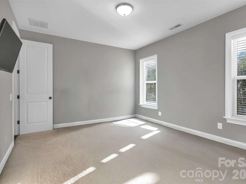 131 Boyce Road, Charlotte, NC 28211.  MLS# CAR4313027, YatesRealty ID 8671. 
