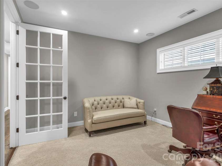 131 Boyce Road, Charlotte, NC 28211.  MLS# CAR4313027, YatesRealty ID 8671. 