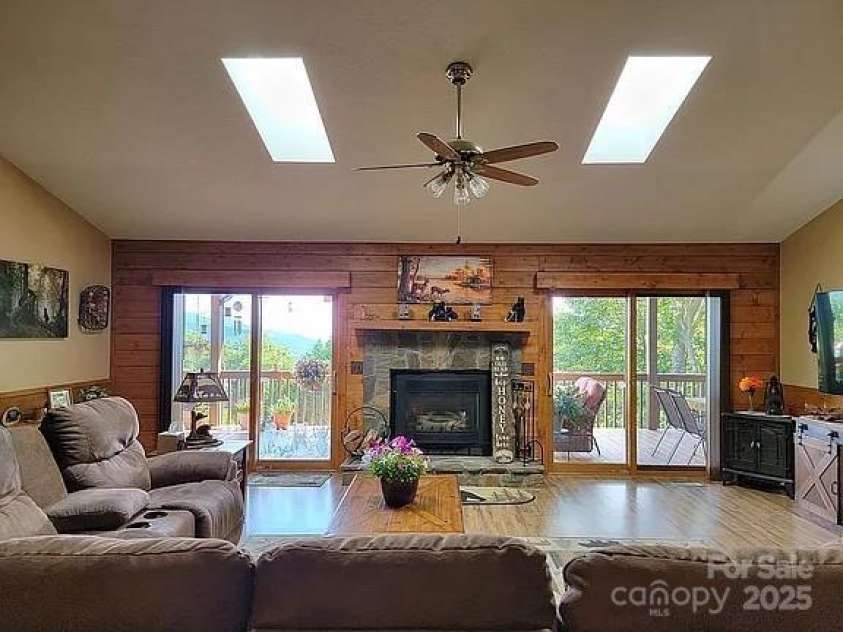 914 Rogers Road, Franklin, NC 28734.  MLS# CAR4252189, YatesRealty ID 8671. 