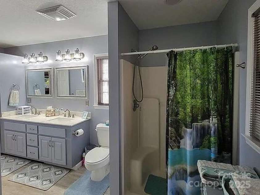 914 Rogers Road, Franklin, NC 28734.  MLS# CAR4252189, YatesRealty ID 8671. 