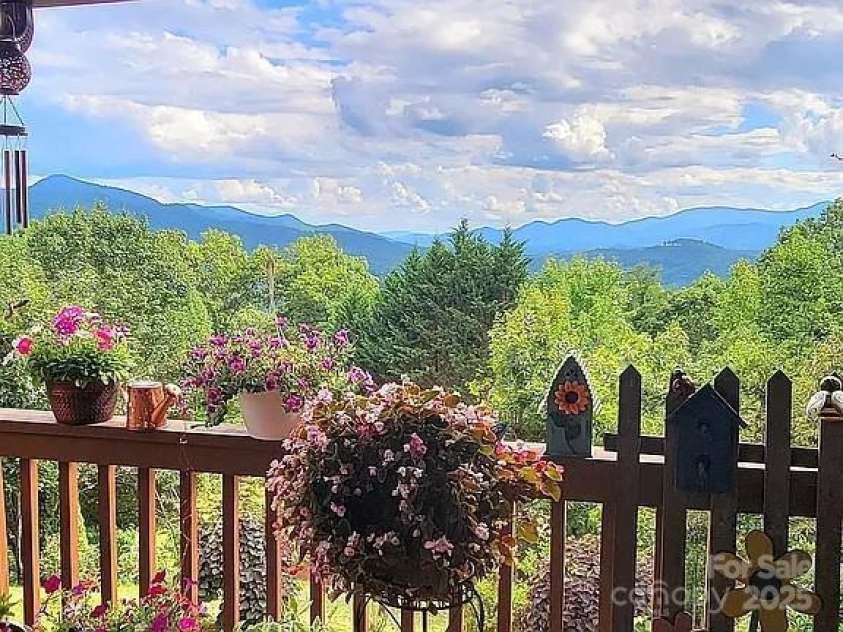 914 Rogers Road, Franklin, NC 28734.  MLS# CAR4252189, YatesRealty ID 8671. 