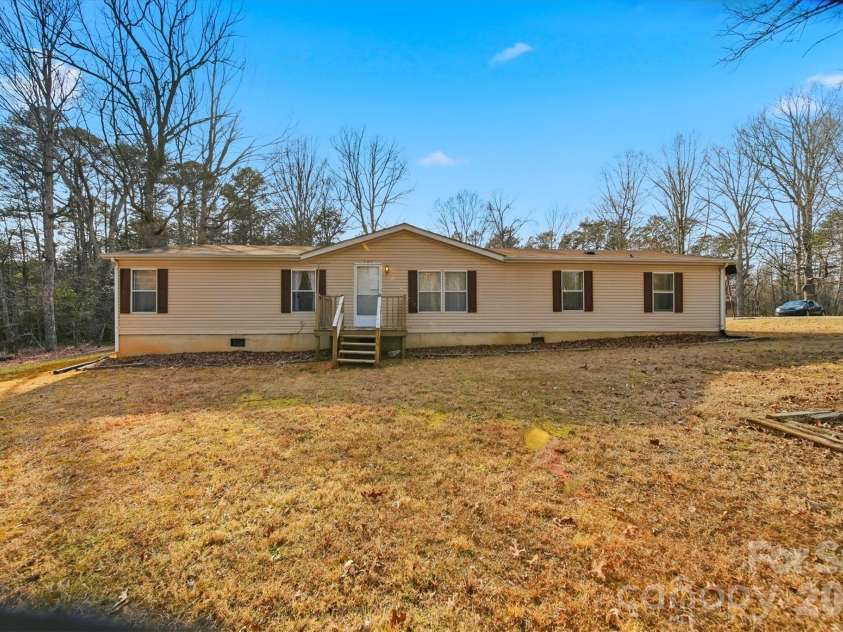 107 10th Street, Hildebran, NC 28637.  MLS# CAR4349714, YatesRealty ID 8672. 