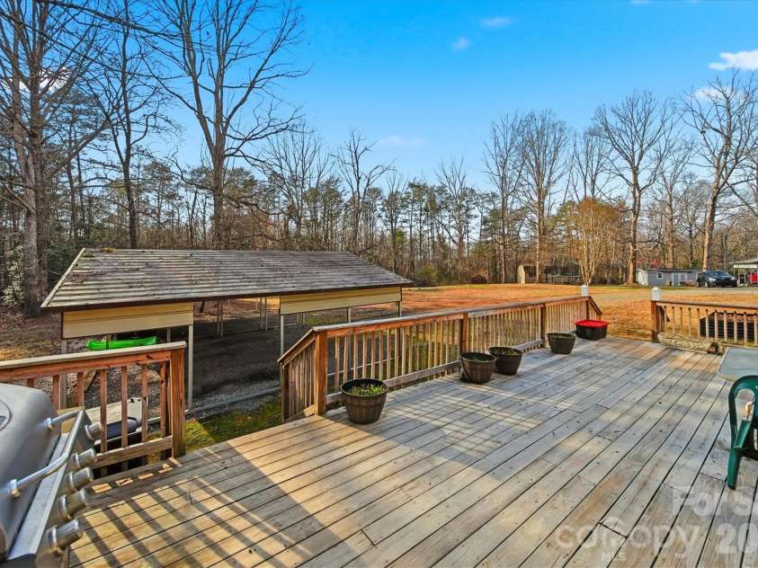 107 10th Street, Hildebran, NC 28637.  MLS# CAR4349714, YatesRealty ID 8672. 