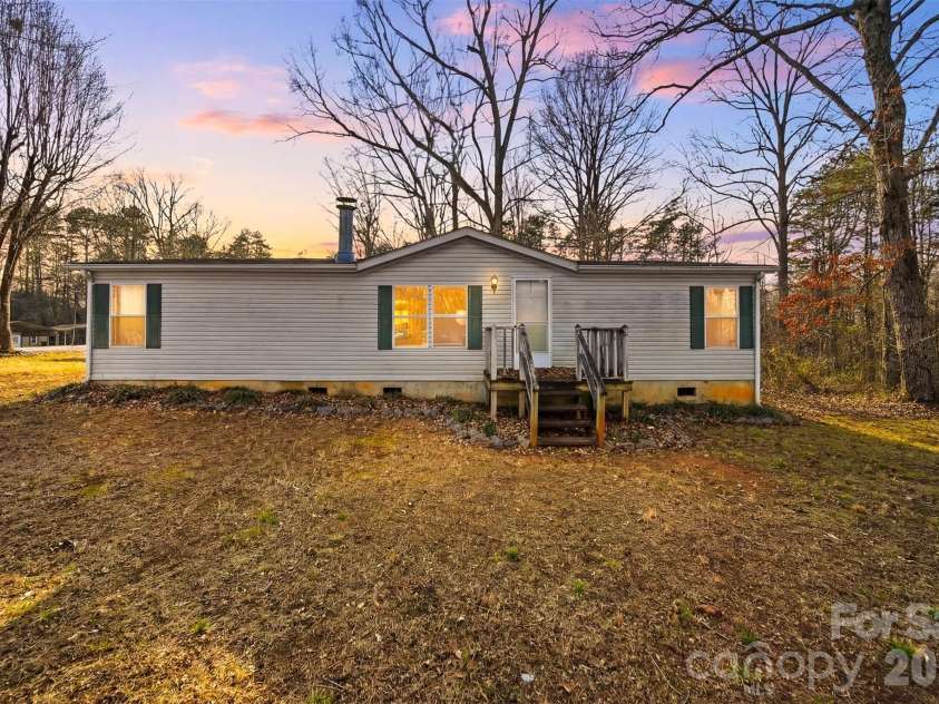 109 10th Street, Hildebran, NC 28637.  MLS# CAR4352124, YatesRealty ID 8673. 