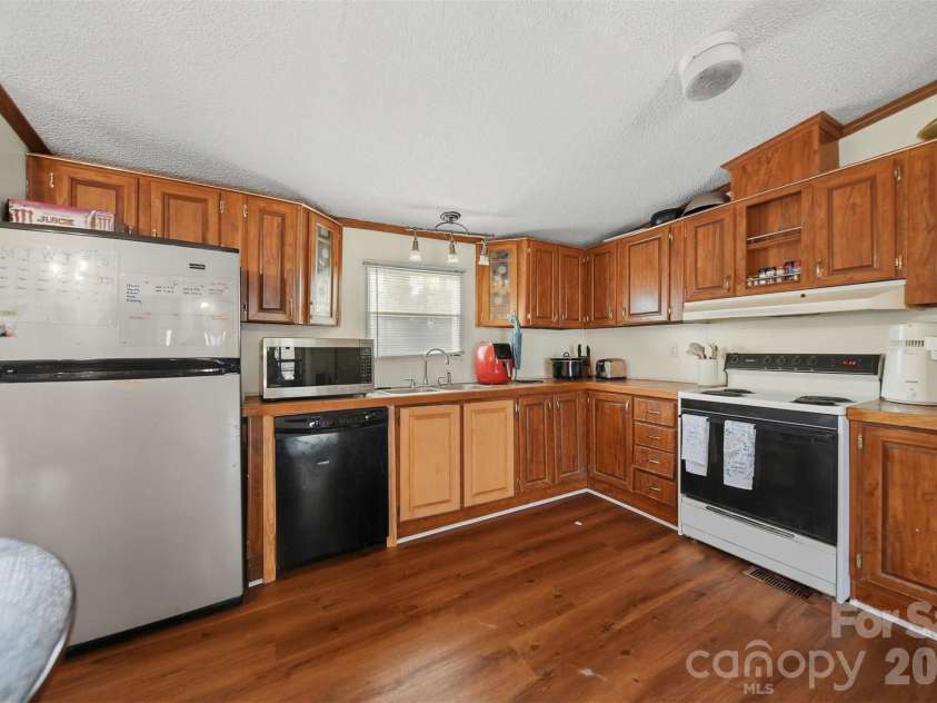 109 10th Street, Hildebran, NC 28637.  MLS# CAR4352124, YatesRealty ID 8673. 