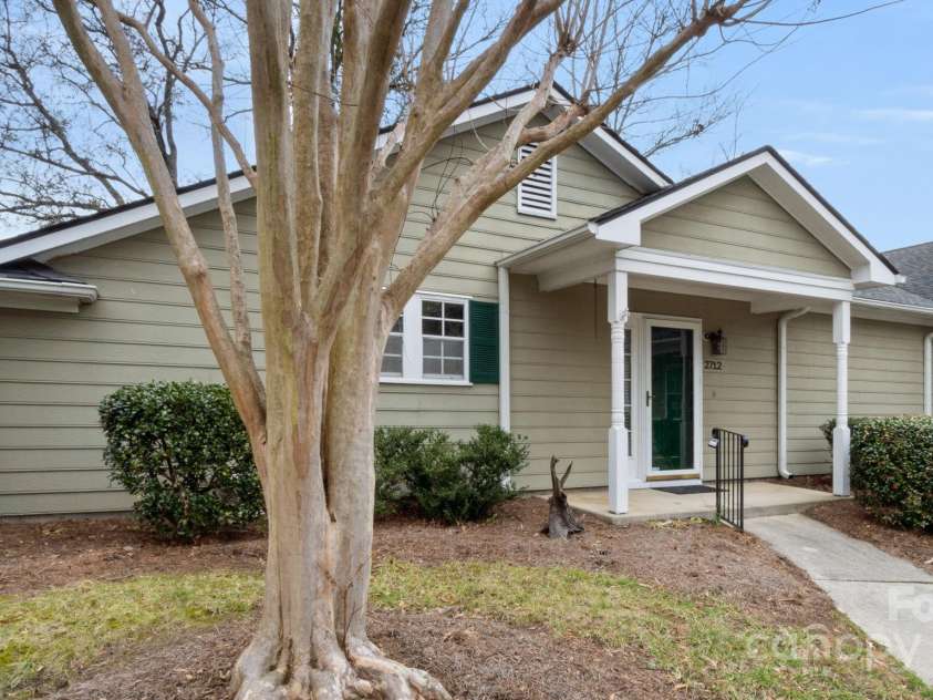 2712 New Hamlin Way, Charlotte, NC 28210.  MLS# CAR4206222, YatesRealty ID 8674. 