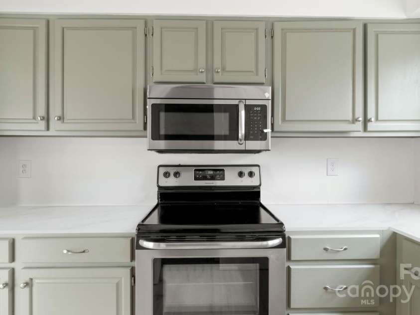 2712 New Hamlin Way, Charlotte, NC 28210.  MLS# CAR4206222, YatesRealty ID 8674. 