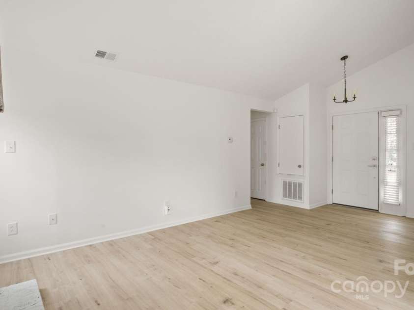 2712 New Hamlin Way, Charlotte, NC 28210.  MLS# CAR4206222, YatesRealty ID 8674. 